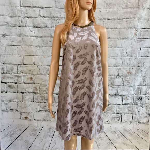 🔥NWT Pearl Gray Leaf Patterned Lace Up Dress - Picture 2 of 8